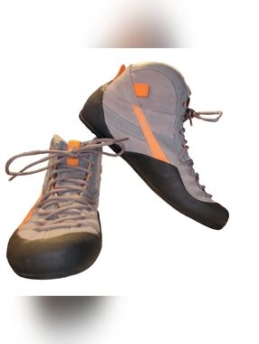 Puma Men's High Top Sneakers Size 7.5/ Women's 9 Gray Orange Techwear Gorpcore